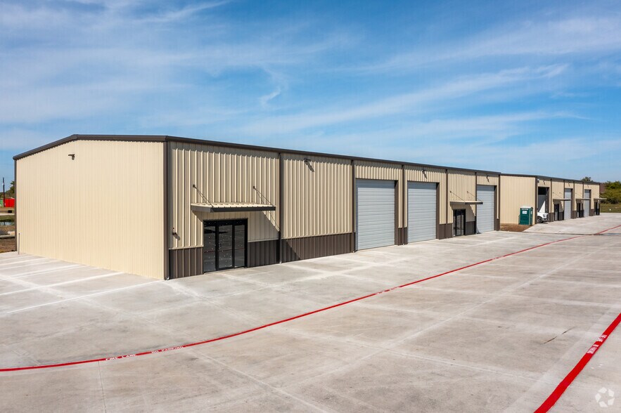 More Photos Of 2328 Seaborn Rd, Ponder Warehouse For Lease