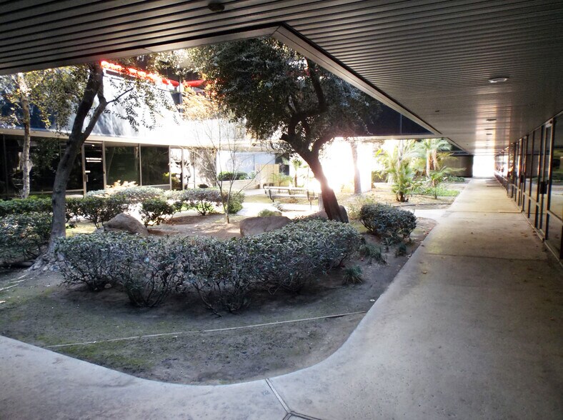 More Photos Of 5401 Business Park S, Bakersfield Loft Creative Space For Sale