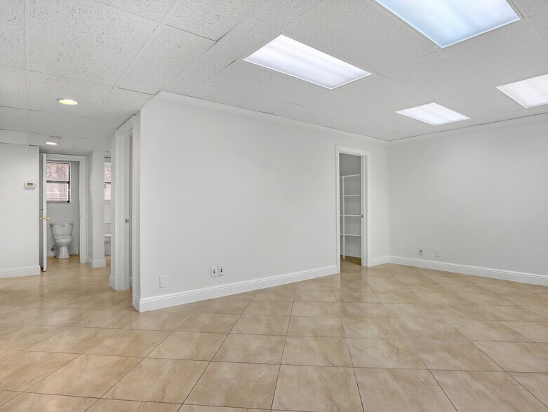 More Photos Of 1920 Palm Beach Lakes Blvd, West Palm Beach Medical For Sale