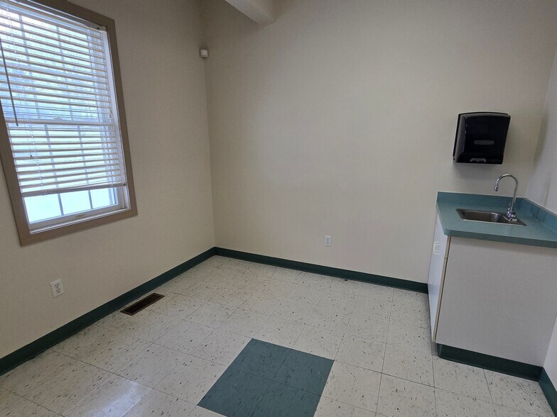 More Photos Of 45 Webster Commons Blvd, Webster Medical For Sale
