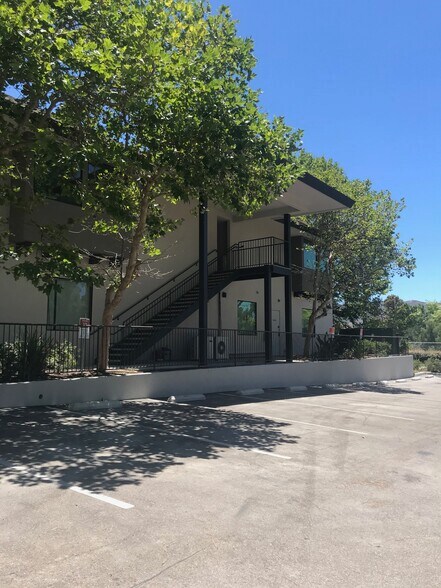 More Photos Of 1633 Erringer Rd, Simi Valley Medical For Lease