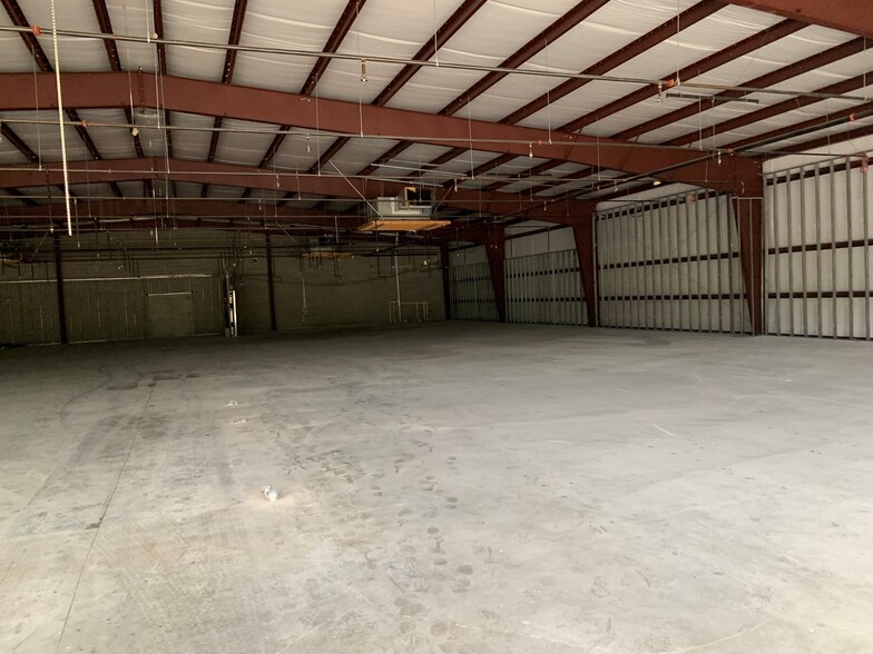 More Photos Of 5457 W Davis St, Conroe Unknown For Lease