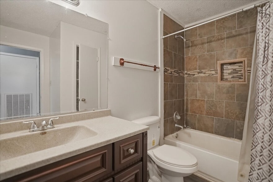More Photos Of 600 E Crockett St, Beeville Apartments For Sale