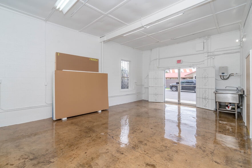 More Photos Of 1020 Roosevelt Ave, San Antonio Freestanding For Sale