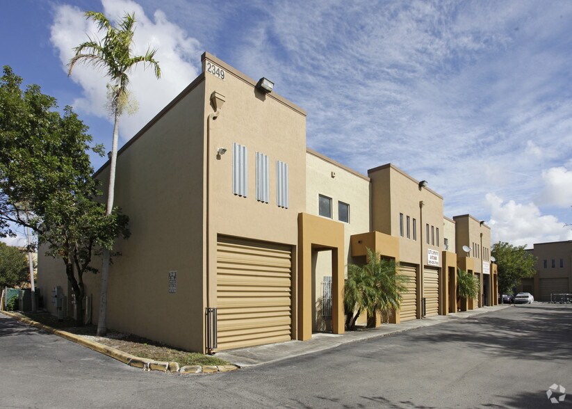 More Photos Of 2345 W 80th St, Hialeah Warehouse For Lease