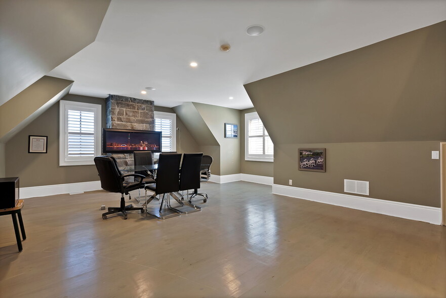 More Photos Of 780 Garden St, Whitby Office Residential For Sale