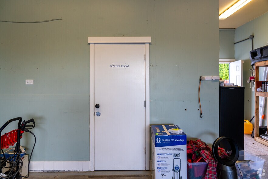 More Photos Of 18435 SW Pacific Hwy, Tualatin Auto Dealership For Sale