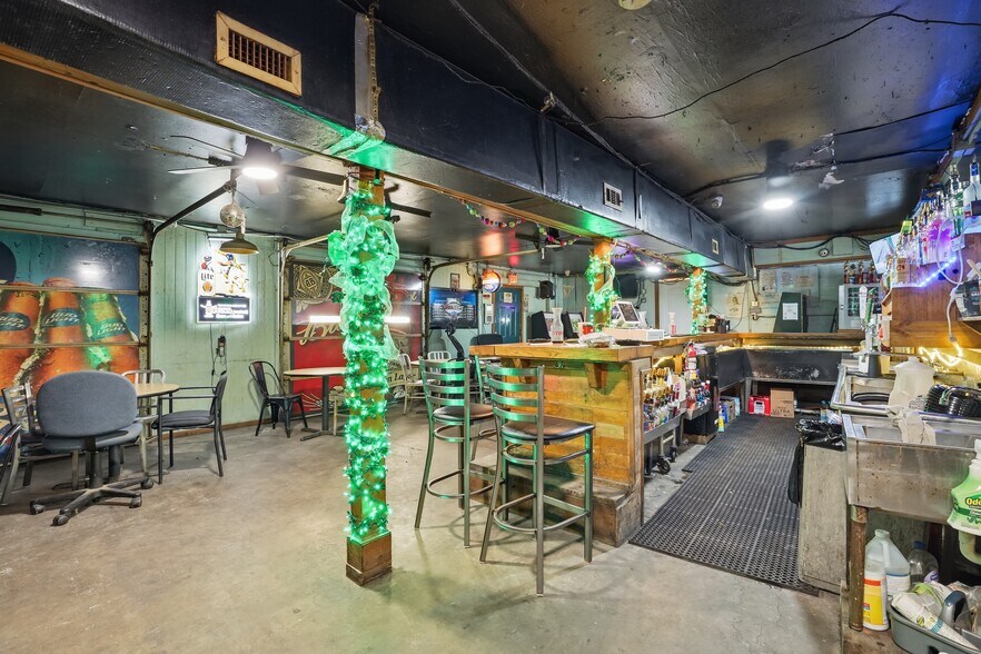 More Photos Of 2914 Old Highway 146, La Porte Bar For Sale