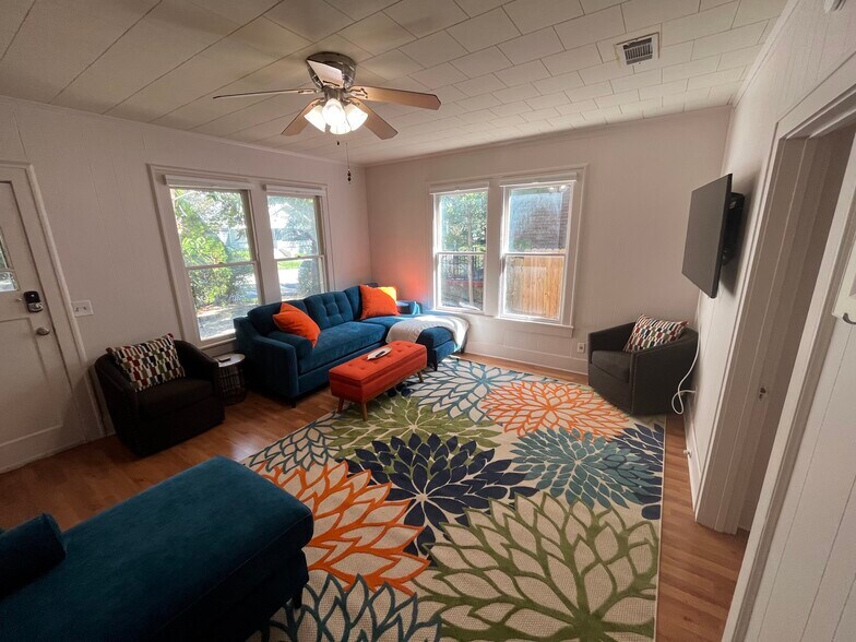 More Photos Of 605-607 W 9th St, Austin Office Residential For Lease