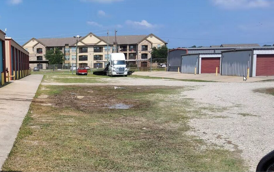 More Photos Of 1731 Main St, La Marque Contractor Storage Yard For Lease