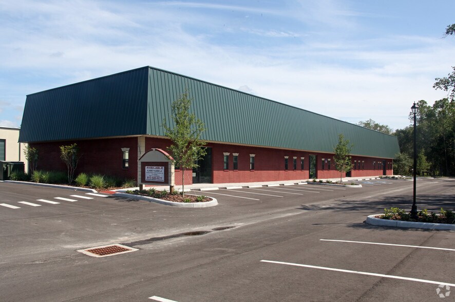 More Photos Of 13377 W Hillsborough Dr, Tampa Unknown For Lease