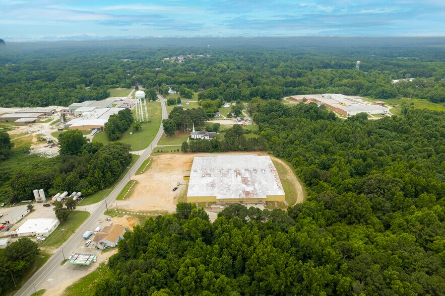 More Photos Of 619 N Main St, Warrenton Warehouse For Lease