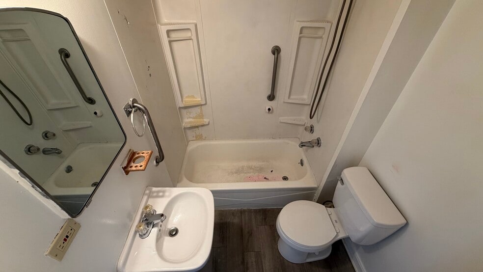 More Photos Of 2072 Elm Ave, Cincinnati Apartments For Sale
