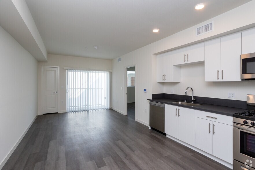 More Photos Of 10555 Bloomfield St, Toluca Lake Apartments For Sale