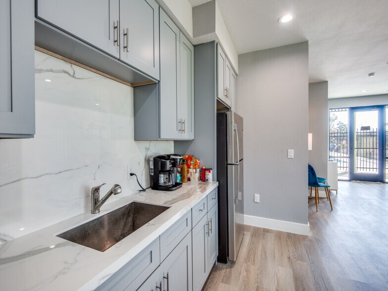 More Photos Of 1100 Us-90 Hwy W, Sealy Apartments For Sale