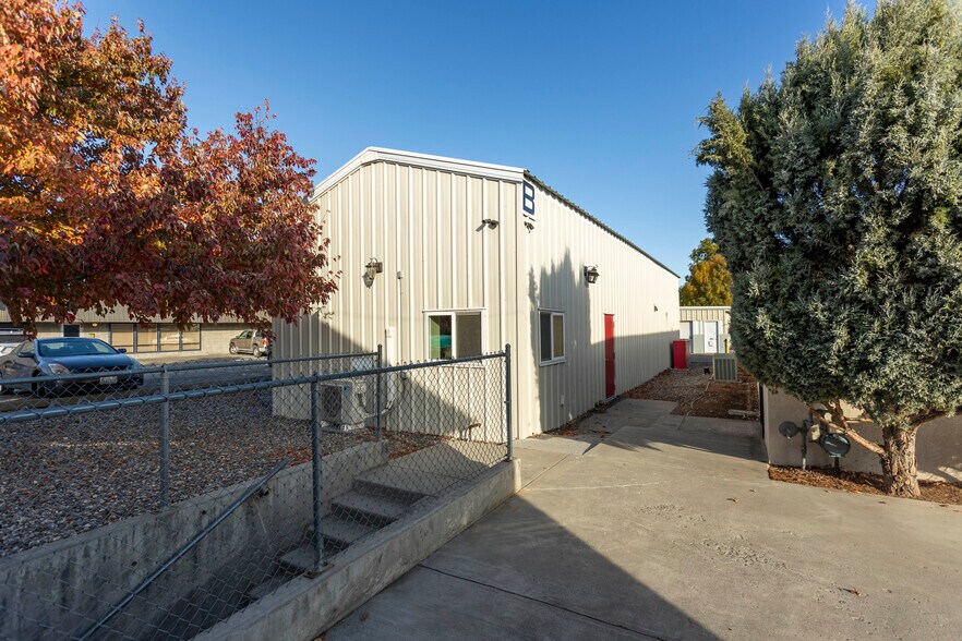 More Photos Of 5428 W Clearwater Ave, Kennewick Storefront Retail Office For Lease