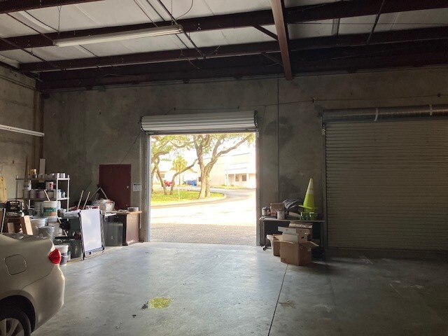 More Photos Of 4612 N 56th St, Tampa Research And Development For Lease