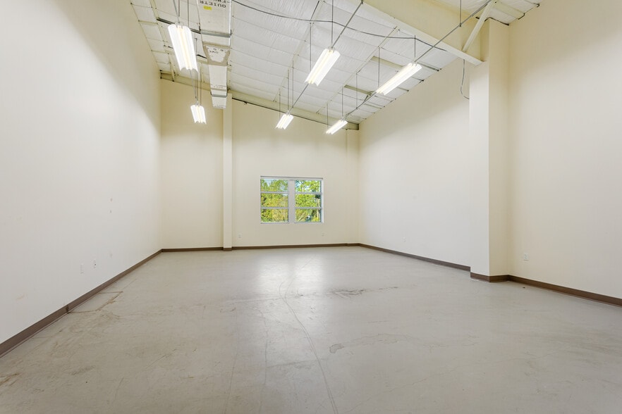 More Photos Of 6515 NW 16th St, Gainesville Manufacturing For Lease