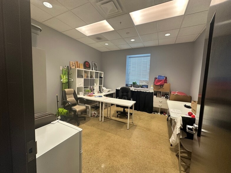 More Photos Of 1815 Morrissey Dr, Bloomington Warehouse For Sale