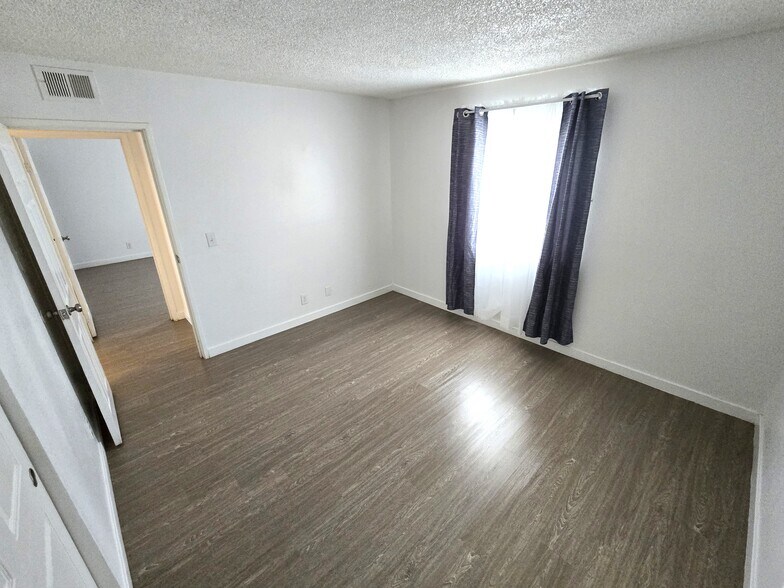More Photos Of , Las Vegas Multifamily For Sale