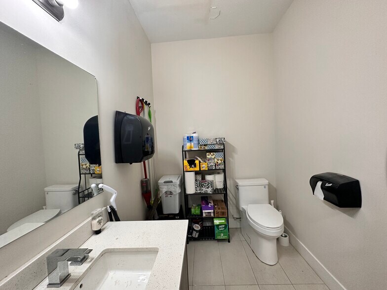 More Photos Of 518 Agnes St, New Westminster Office For Lease