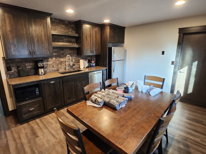More Photos Of 10157 N Taryne St, Hayden Warehouse For Lease