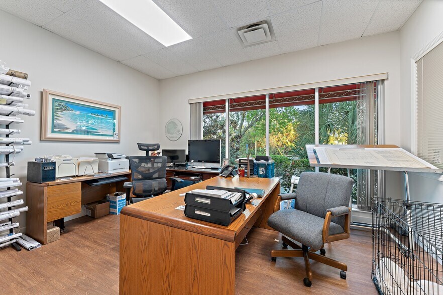 More Photos Of 620 N Old Dixie Hwy, Jupiter Manufacturing For Sale
