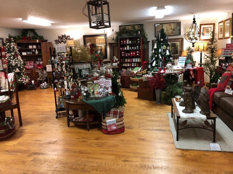 More Photos Of 225 SE 21st St, Grand Rapids Storefront Retail Office For Sale