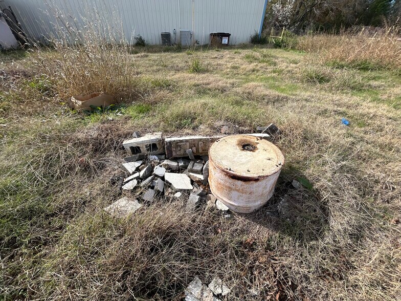 More Photos Of 6421 State Highway 31 E, Murchison Storefront For Sale