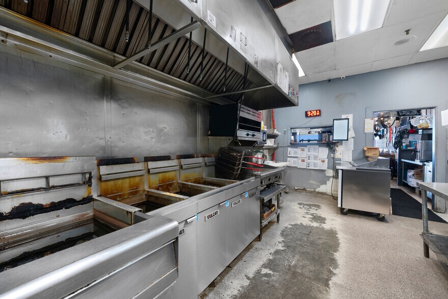 More Photos Of 14286 Beach Blvd, Jacksonville Beach General Retail For Sale