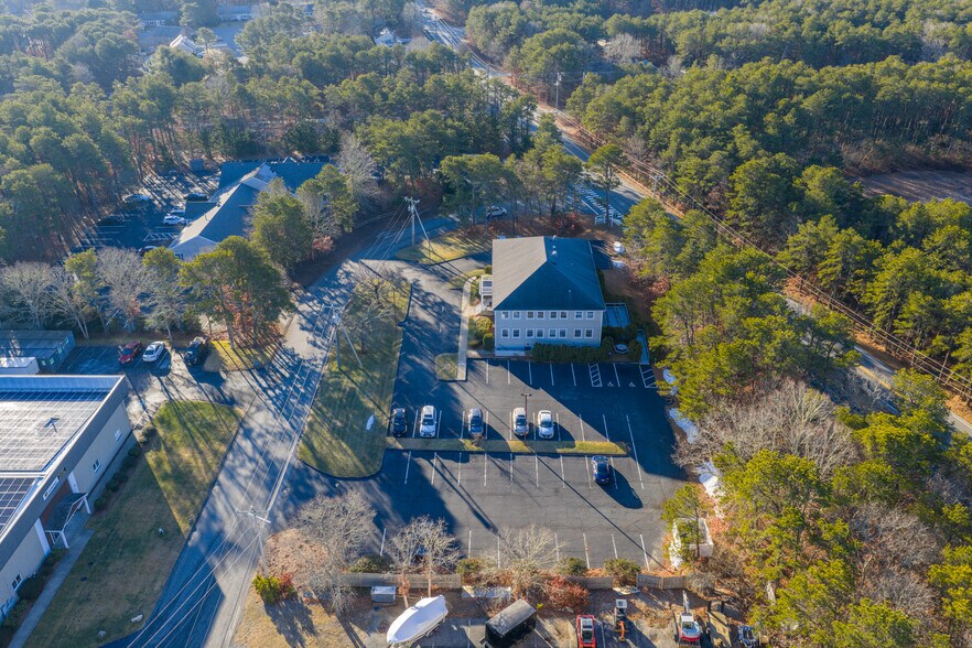 More Photos Of 25 Mid-Tech Dr, West Yarmouth Office For Sale