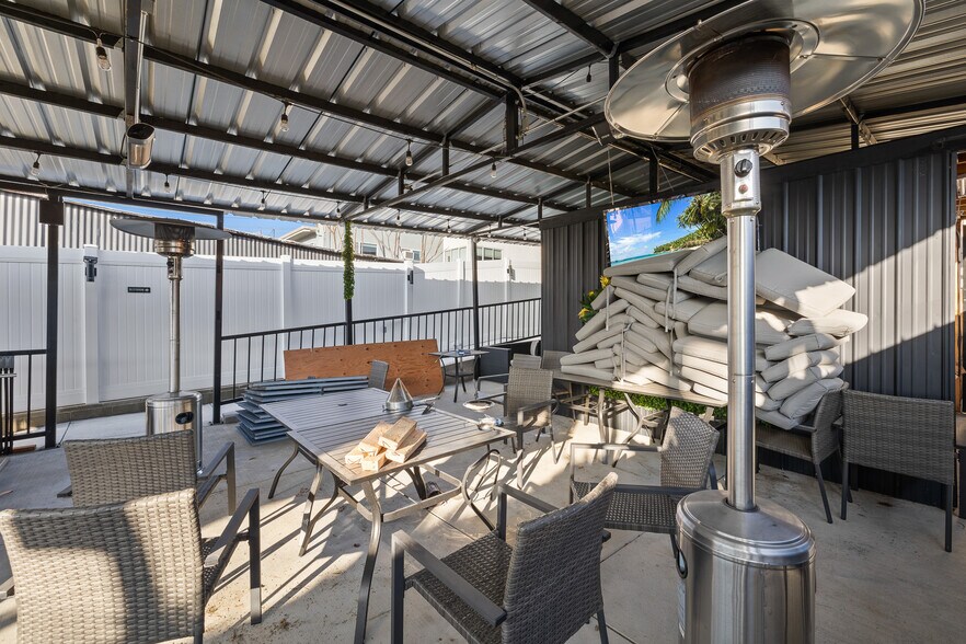 More Photos Of 9937 Commerce Ave, Tujunga Freestanding For Sale