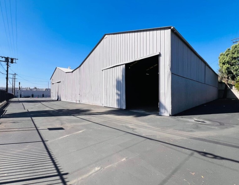 Primary Photo Of 2219 Fair Park Ave, Los Angeles Warehouse For Lease