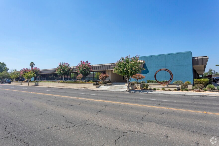 More Photos Of 1341 W Robinhood Dr, Stockton Office For Lease
