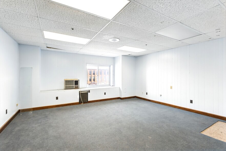 More Photos Of 1 Bigelow St, Holyoke Industrial For Sale