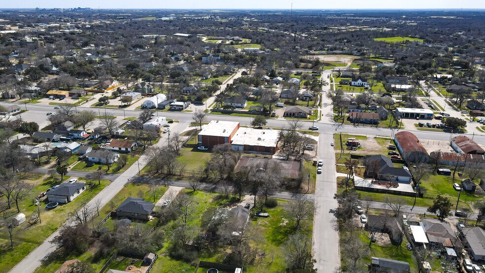 More Photos Of 900 W WM J Bryan Pky, Bryan Schools For Sale