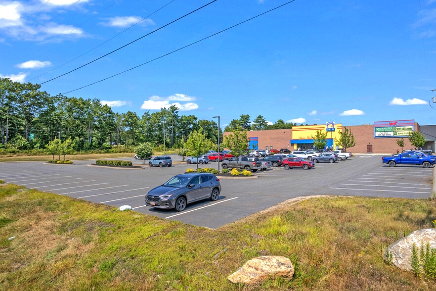 More Photos Of 65-79 Topsham Fair Mall Rd, Topsham Freestanding For Sale