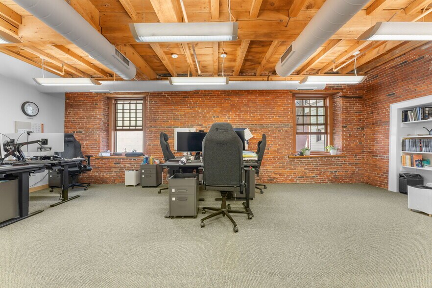 More Photos Of 40R Merrimac St, Newburyport Loft Creative Space For Lease