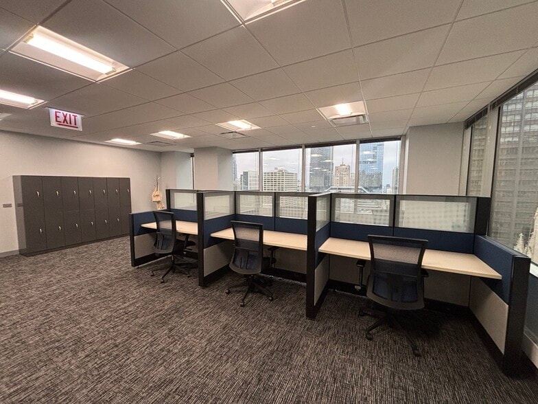 More Photos Of 20 N Clark St, Chicago Coworking Space