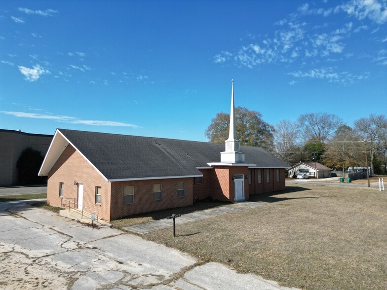 More Photos Of 702 E Church St, Atmore Specialty For Sale