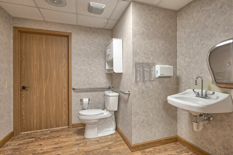 More Photos Of 911 Ligonier St, Latrobe Medical For Sale