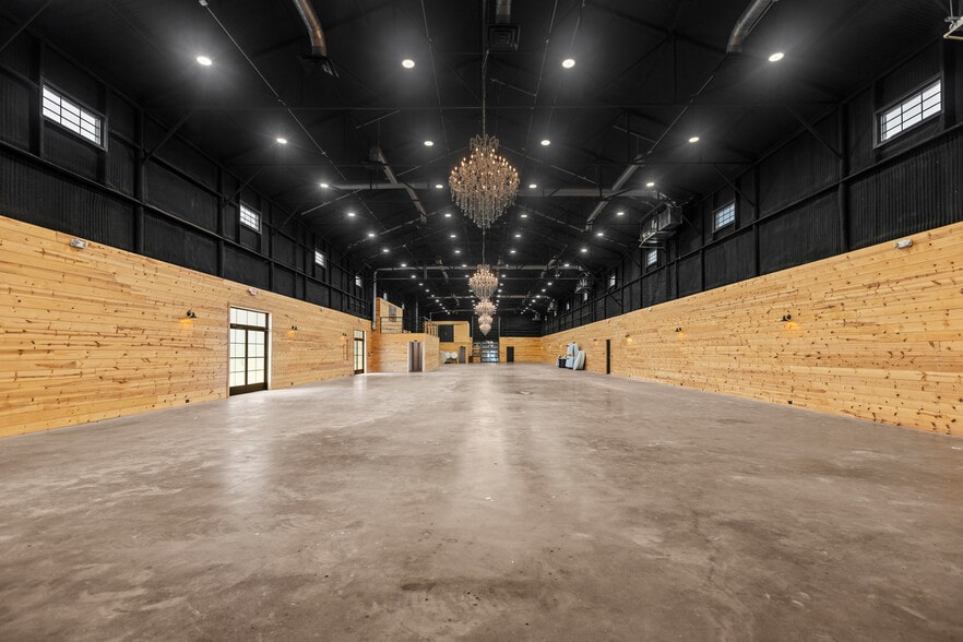 More Photos Of 151 5th St st, Honey Grove Flex For Sale