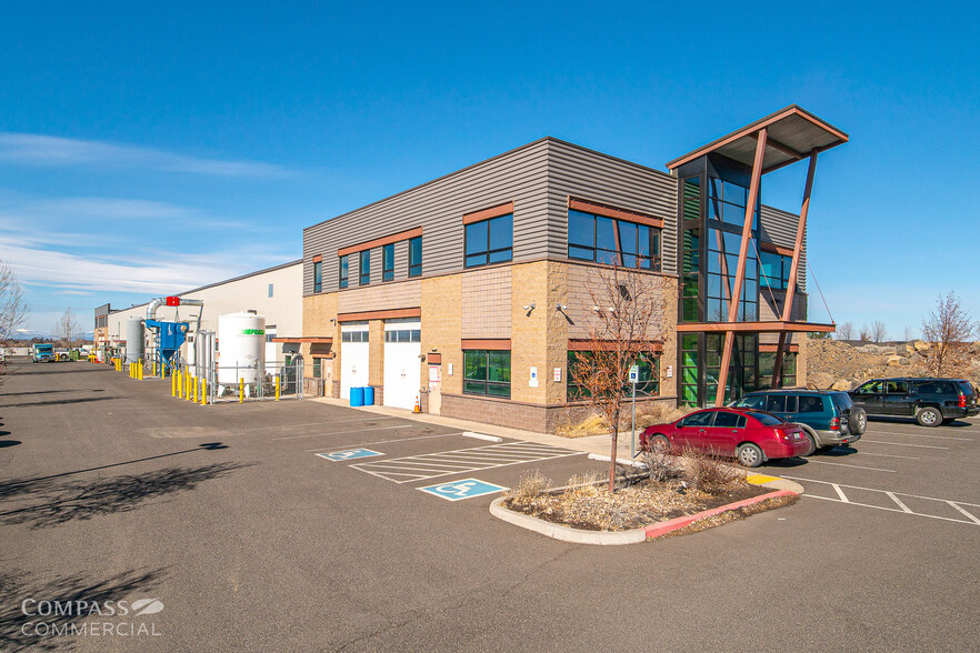 Primary Photo Of 375 NE 11th St, Redmond Warehouse For Lease