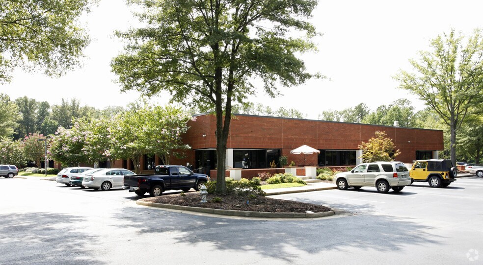 Primary Photo Of 711 Moorefield Park Dr, Richmond Showroom For Lease