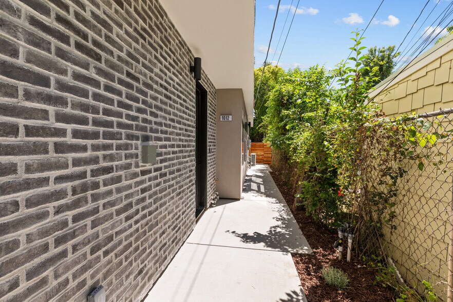 More Photos Of 1012 Uptown Aly, Sacramento Multifamily For Sale
