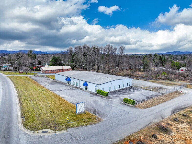 Primary Photo Of 913 Upward Rd, Flat Rock Warehouse For Lease