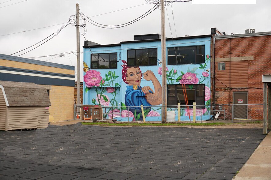 More Photos Of 413 N Main St, Charles City Storefront For Sale