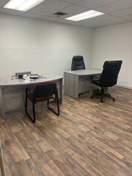 More Photos Of 556 Main St, Stroudsburg Office Residential For Lease
