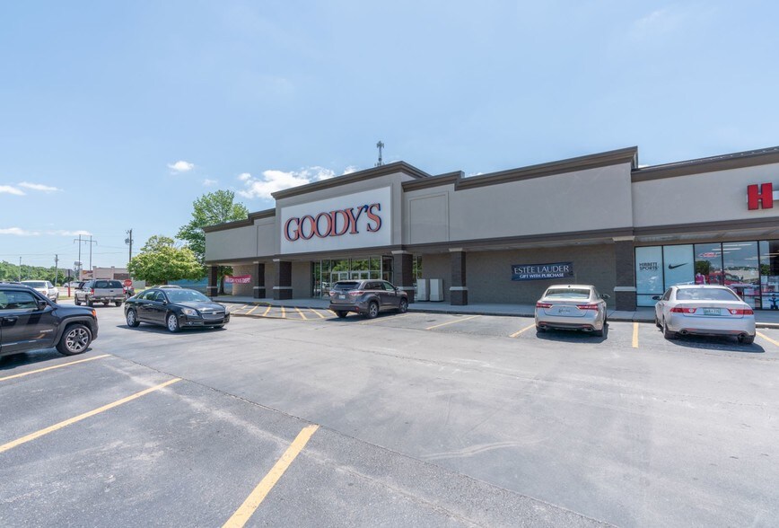 More Photos Of 2675 Decherd Blvd, Winchester Unknown For Lease