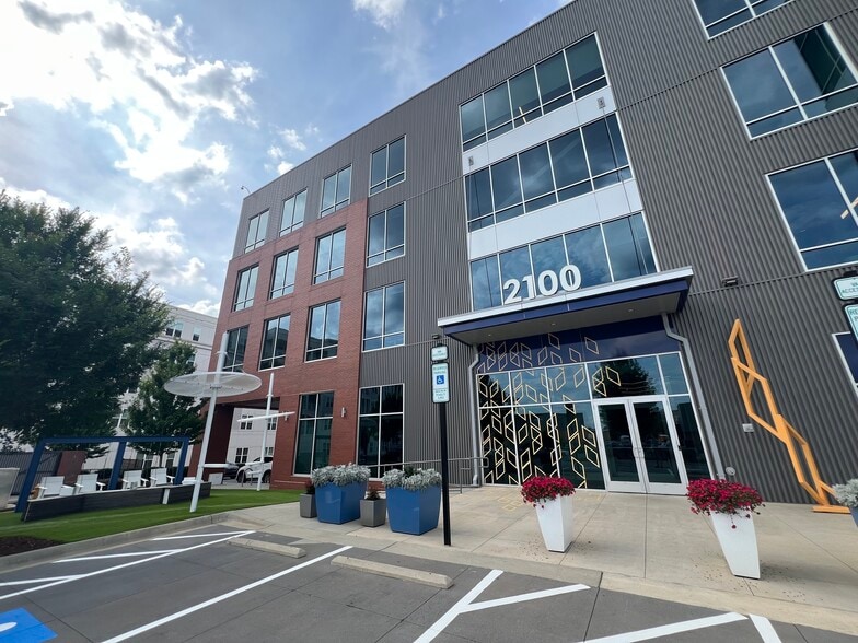 More Photos Of 2100 S Tryon St, Charlotte Office For Lease